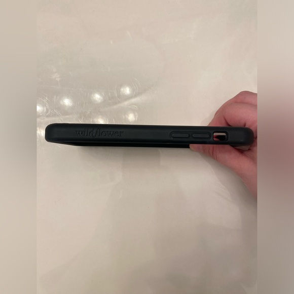 Wildflower Iphone 11 pro Case - Picture 3 of 7